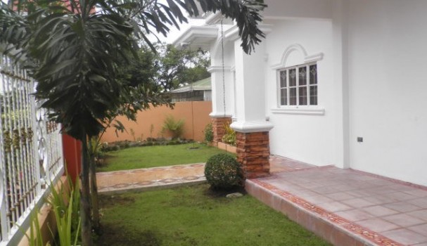 Photo 2 of Big House for Rent Angeles City CarmenVille